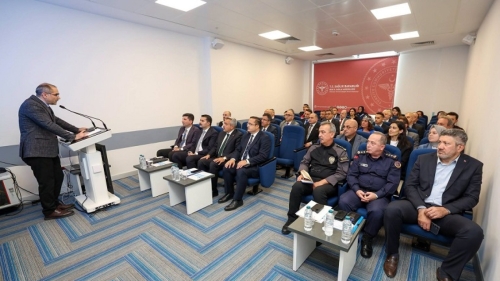 RİZE'DE BAĞIMLILIKLA MÜCADELEDE GÜÇ BİRLİĞİ: BMİKK TOPLANTISI GÜNEYSU'DA GERÇEKLEŞTİRİLDİ