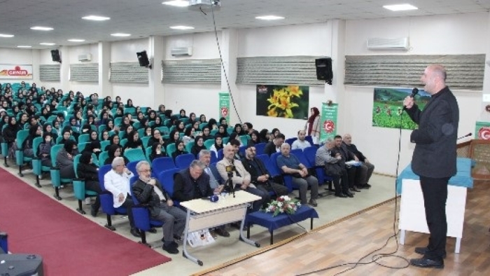 Şuurlu Öğretmenler Derneği Rize Şubesi’nden Anlamlı Konferans