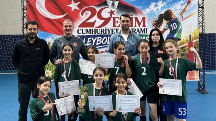 İyidere’de Cumhuriyet Coşkusu Voleybol Turnuvasıyla Taçlandı